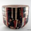 Pojemnik-misa z papier mache ozdobiona technik� kola�u.
